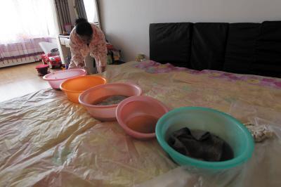 南召楼上漏水，住户失联，小区没物管，业主维权难！律师来支招……